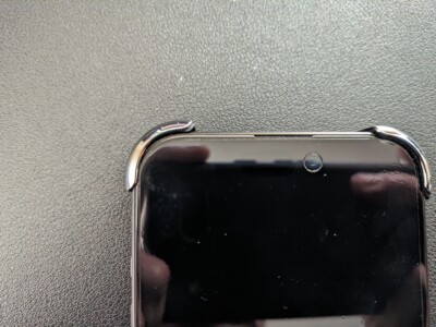 Arc Pulse新色チタングレーのレビュー！控え目な中でしっかりと目立つ銀色がiPhoneの色合いとピッタリマッチするケースでした！